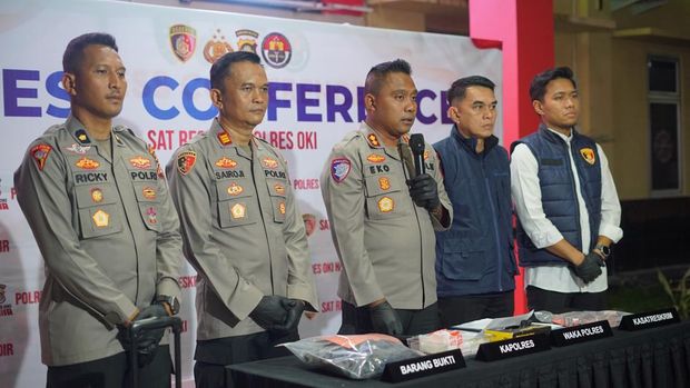 Pengungkapan kasus tersebut dilakukan oleh tim gabungan Satuan Reserse Kriminal Polres OKI, Satuan Intelkam Polres OKI, dan Polsek Mesuji
