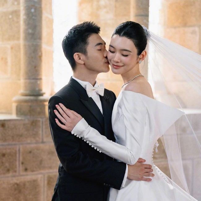 Potret Pernikahan Supermodel & Anak Raja Judi di Prancis, Mewah Bak Fairytale