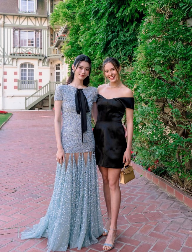 Foto-foto yang viral mengungkapkan daftar tamu berpengaruh dan kaya di China, termasuk bintang ski Olimpiade Eileen Gu, pewaris bisnis Tse Yin-rung, sosialita Lin Xinni hingga penyanyi Jackson Wang.Foto: Instagram @mingxi11