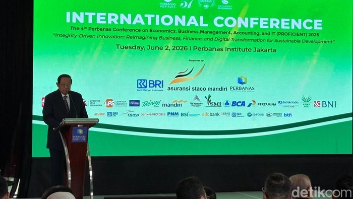 Presiden ke-6 SBY berpidato dalam agenda International Conference di Perbanas Institute, Jakarta Selatan, Selasa (2/6/2026).