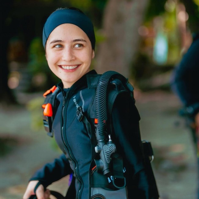 Prilly Latuconsina Jadi Tim Rescue Cliff Diving, Punya Lisensi dan Ikut Tes
