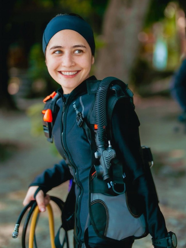 Prilly Latuconsina Jadi Tim Rescue Cliff Diving, Punya Lisensi dan Ikut Tes