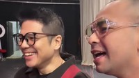 Bapak tiga anak itu juga kembali menyapa bintang tamu, Baim sekaligus temannya yang datang. Foto: dok Instagram Raffi Ahmad dan FYP