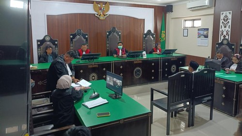 Sidang agenda tuntutan kasus pembunuhan mahasiswi Unram dengan terdakwa Radiet Adiansyah alias Radiet di PN Mataram, Selasa (2/6/2026). (Foto: Abdurrasyid Efendi/detikBali)