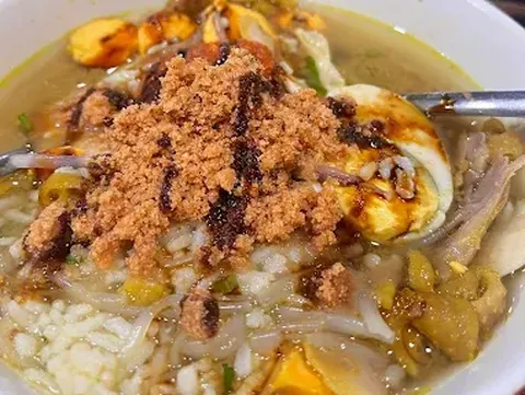 Soto ikonik di Jakarta 5 Tempat Makan Soto Paling Ikonik di Jakarta yang Enaknya Legend Banget!