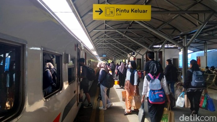 Suasana di Stasiun Gubeng Surabaya.