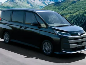Wujud Suzuki Landy Terbaru, Kembaran Toyota Noah