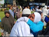Tangis Haru Warnai Kedatangan 312 Jemaah Haji Kloter 5 di Kota Probolinggo