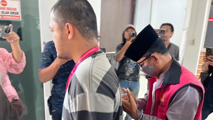 Tersangka baru dugaan korupsi proyek sewa server berinisial AB. (Istimewa)