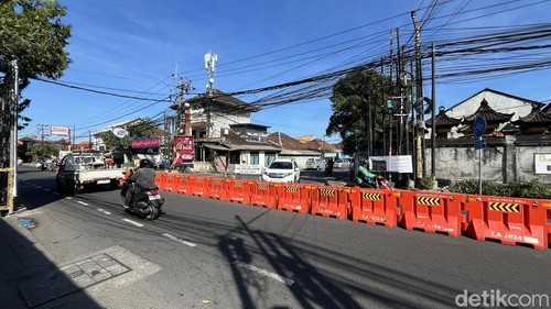 Uji coba rekayasa arus lalu lintas di Simpang Jalan Hang Tuah-Danau Beratan, Sanur, Denpasar, Bali, Selasa (2/6/2026). (Foto: Rizki Setyo/detikBali)