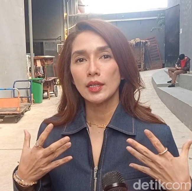 Ussy Sulistiawaty Ambil Keputusan Berat: Tutup Usaha Nasi Bejek
