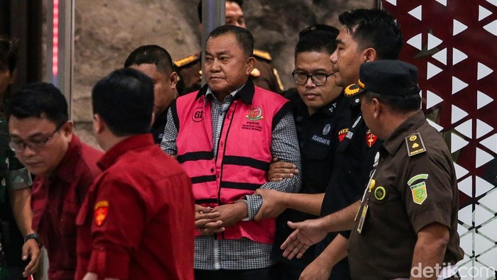 Lodewyk Pusung saat ditahan Kejagung (Foto: Andhika Prasetia/detikFoto)