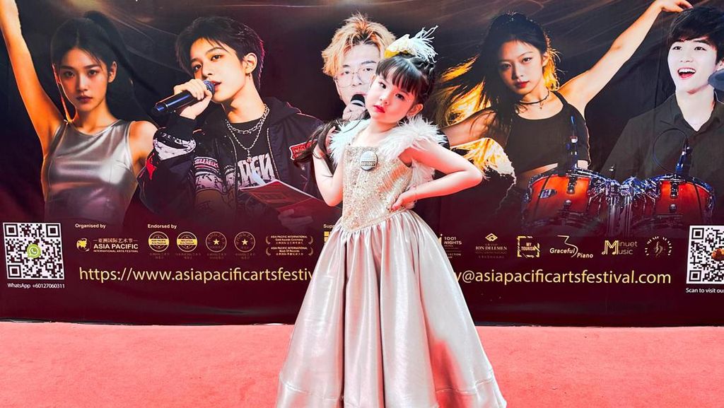Keren! Ariana Ivy Raih Dua Gelar Internasional
