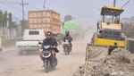 Proyek Pelebaran Jalan di Gresik Picu Macet Panjang dan Debu Tebal