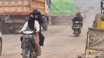 Proyek Pelebaran Jalan di Gresik Picu Macet Panjang dan Debu Tebal