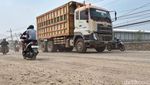 Proyek Pelebaran Jalan di Gresik Picu Macet Panjang dan Debu Tebal