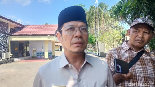 Bupati Dompu Bambang Firdaus saat ditemui wartawan di Polres Dompu, Rabu (3/6/2026).