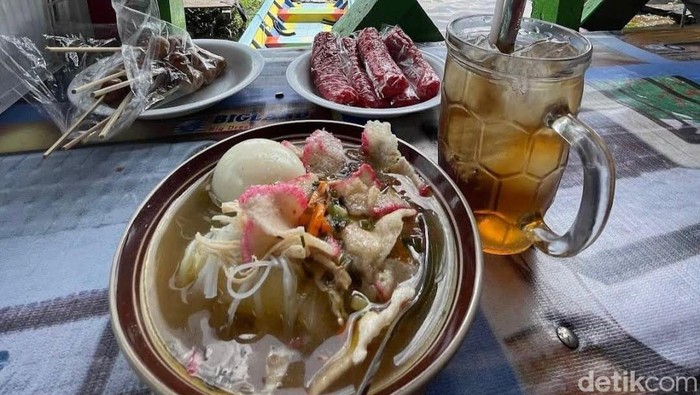 Coto Manggala ala Warung Makan Mama Dewi yang berlokasi di sekitar bantaran Sungai Arut Pangkalan Bun. (Sigit Pamungkas/detikKalimantan)