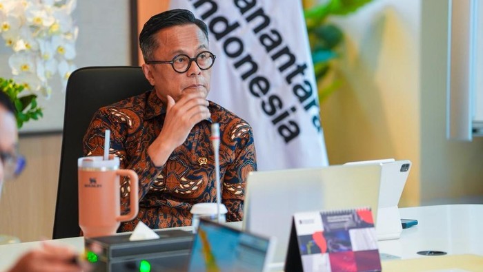 Badan Pengelola (BP) BUMN bersama Danantara Indonesia mendorong percepatan transformasi PT PLN (Persero) melalui program perampingan struktur usaha. Hingga 2028, jumlah entitas usaha di lingkungan PLN Group ditargetkan berkurang dari 44 entitas menja