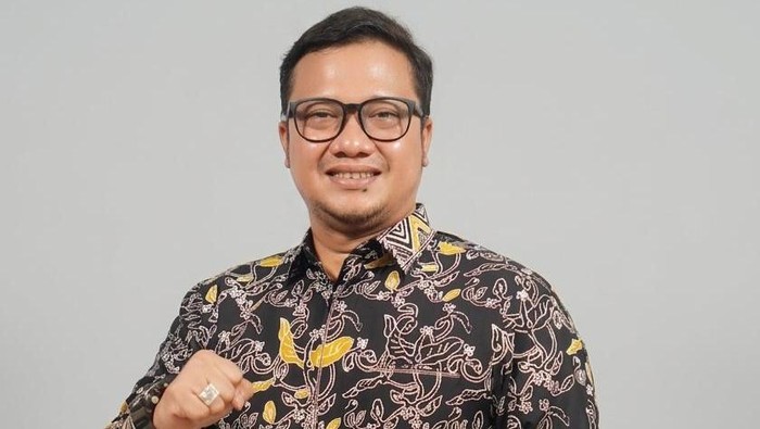 Daniel Mutaqien.