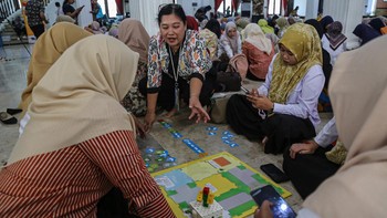 Melalui pelatihan ini, para guru diharapkan mampu menghadirkan pengalaman belajar yang lebih menarik dan relevan dengan kebutuhan generasi masa depan. Pendekatan pembelajaran berbasis koding dan robotik dinilai dapat membantu anak mengembangkan kemampuan berpikir kritis, kreativitas, komunikasi, dan kolaborasi sejak usia dini. ANTARA FOTO/Makna Zaezar