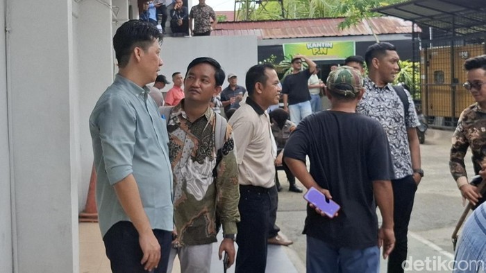 Direktur BUMD Fazar Muhardi hadir di sidang kasus korupsi (Raja/detikcom)