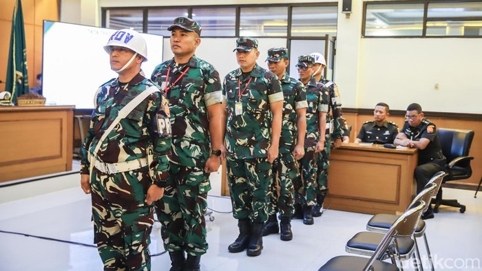Tuntutan Hukuman 2,5 Tahun Penjara Dilayangkan Oditur Militer Terhadap Empat Terdakwa Kasus Penyiraman Air Keras Aktivis KontraS Empat Terdakwa Penyiraman Air Keras Aktivis KontraS Dituntut 2,5 Tahun Penjara