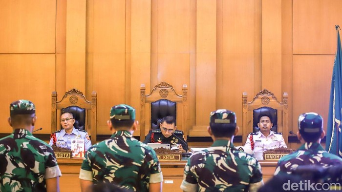 Tuntutan Hukuman 2,5 Tahun Penjara Dilayangkan Oditur Militer Terhadap Empat Terdakwa Kasus Penyiraman Air Keras Aktivis KontraS Empat Terdakwa Penyiraman Air Keras Aktivis KontraS Dituntut 2,5 Tahun Penjara