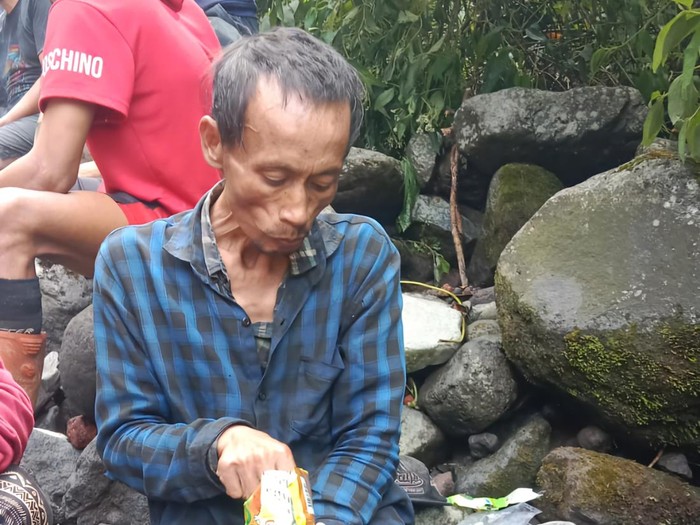 Evakuasi warga yang dikabarkan hilang di Gunung Salak