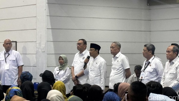 Mensos Gus Ipul menghadiri acara open house Sekolah Rakyat Menengah Pertama (SRMP) 10 Cibinong, Kabupaten Bogor, Jawa Barat.