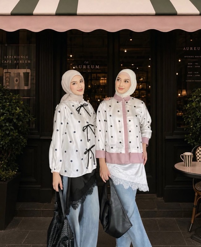 Ide padu padan hijab dan outfit polkadot.
