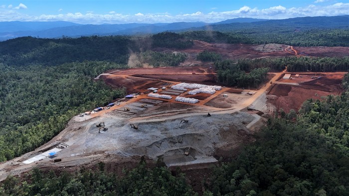 Ilustrasi pembukaan lahan.