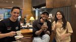 Intip Potret Seru Acha Septriasa saat Jajan Matcha hingga Kopi di Kafe