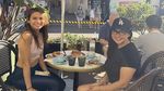 Intip Potret Seru Acha Septriasa saat Jajan Matcha hingga Kopi di Kafe