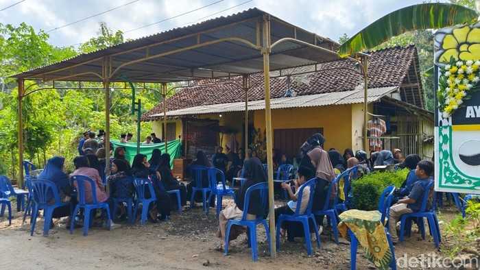Jenazah masinis KA di Tragedi Bintaro, Slamet Suradio (87), tiba di rumah duka, Rabu (3/6/2026) siang.