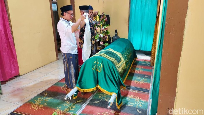 Jenazah masinis KA Tragedi Bintaro, Slamet Suradio (87), tiba di rumah duka di Purworejo, Rabu (3/6/2026) siang.