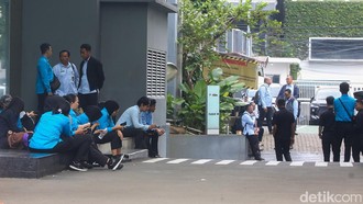 Karyawan BGN Tertahan di Luar Gedung Selama Penggeledahan Kejagung