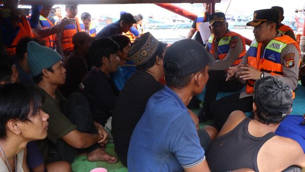 Kapolres Kepulauan Seribu AKBP Argadija Putra turun melakukan patroli laut dalam rangka Jaga Jakarta on The Spot, Rabu (3/6/2026).