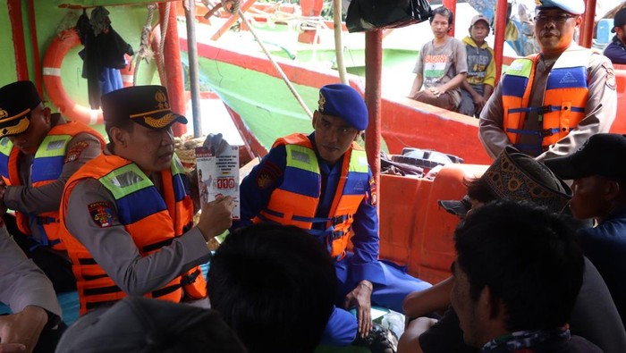 Kapolres Kepulauan Seribu AKBP Argadija Putra turun melakukan patroli laut dalam rangka Jaga Jakarta on The Spot, Rabu (3/6/2026).