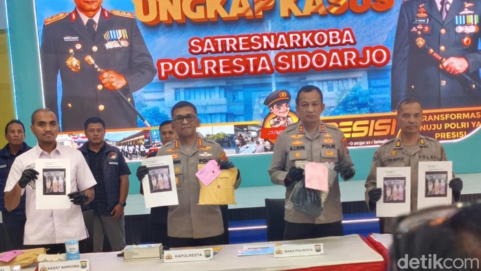 Kapolresta Sidoarjo Kombes Pol Christian Tobing saat memimpin konferensi pers pengungkapan narkoba sepanjang Mei 2026