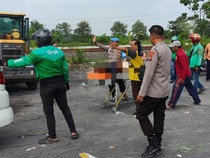 Xenia Tabrak Gerobak Sampah di Lamongan, 1 Orang Tewas