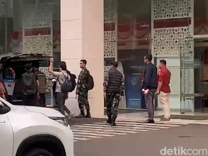 Kejagung Bawa 1 Boks Kontainer Usai 15 Jam Geledah Kantor BGN