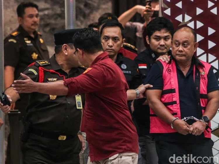 Bingkai Sepekan: Eks Kepala BGN Dadan Tersangka hingga Dolar AS Tembus Rp18.000