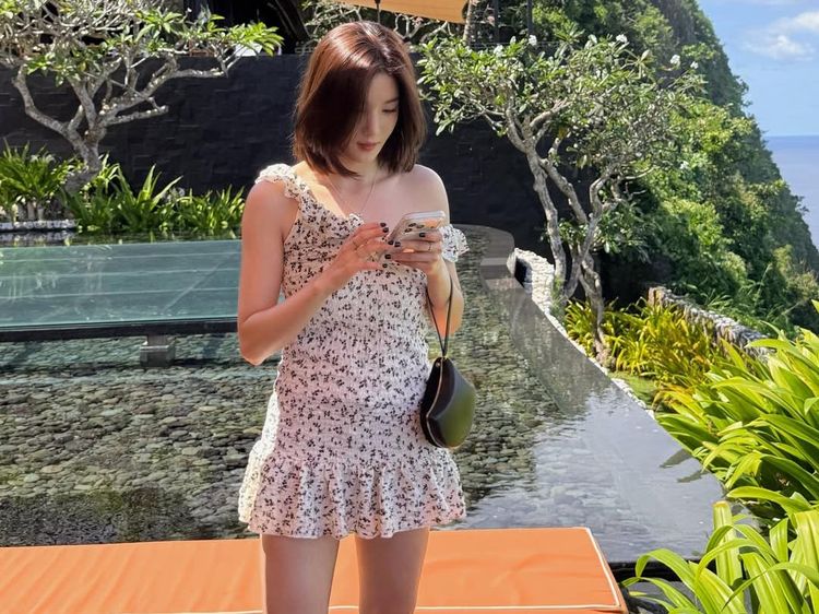 Cantiknya Kwon Eunbi Kena Angin Bali, Pamer View dari Hotel Resort Mewah