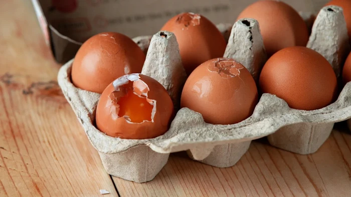 Masih Nekat Makan Telur Retak? Ini Risiko yang Perlu Diwaspadai