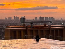 Staycation Mewah Rp 999 Ribu di Surabaya, Bisa Nikmati Sky Beach Club Viral di Lantai 28