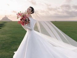 Potret Gaun Pengantin Menantu Raja Judi, Viral Disebut Lebih Indah dari Film