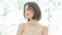 Moon Chae Won Rilis Foto Jelang Pernikahan