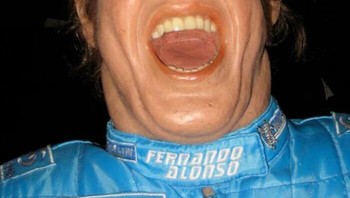 Perkenalkan, ini patung lilin dari Fernando Alonso! Agak gimana gitu... Foto: Odog319 via Bored Panda