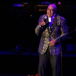 Peabo Bryson Penyanyi OST Beauty and the Beast-Aladdin Meninggal Dunia